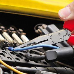 KNIPEX Electrician's Plier - 1301160 - Image 2