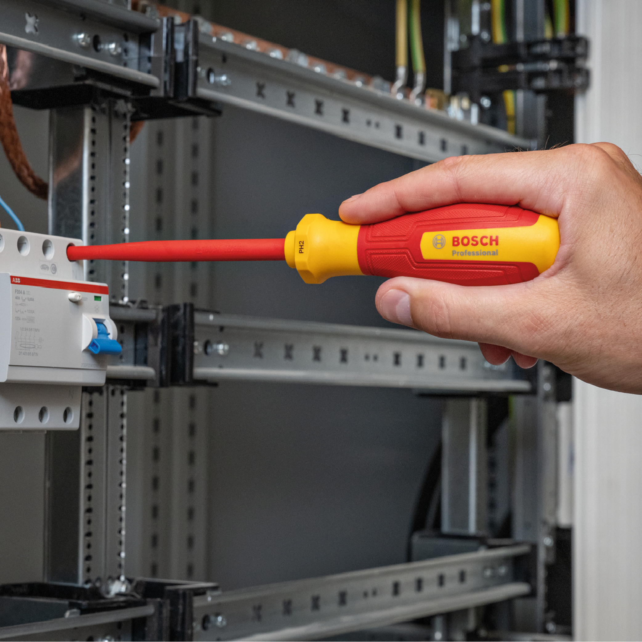 BOSCH Insulated (VDE) Phillips Screwdriver (+) - Image 3