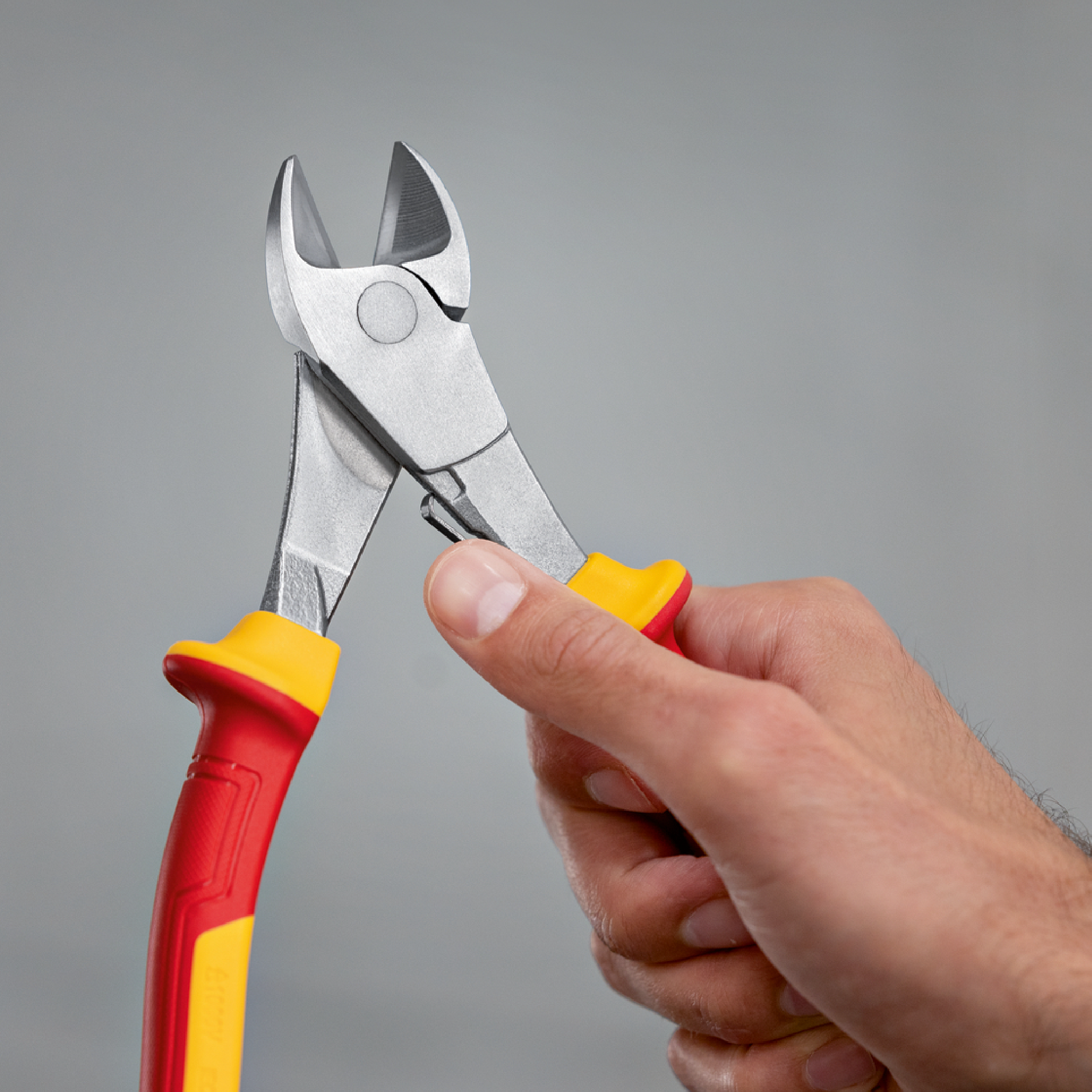 BOSCH Insulated (VDE) High Leverage Diagonal Side Cutter 200mm - Image 5