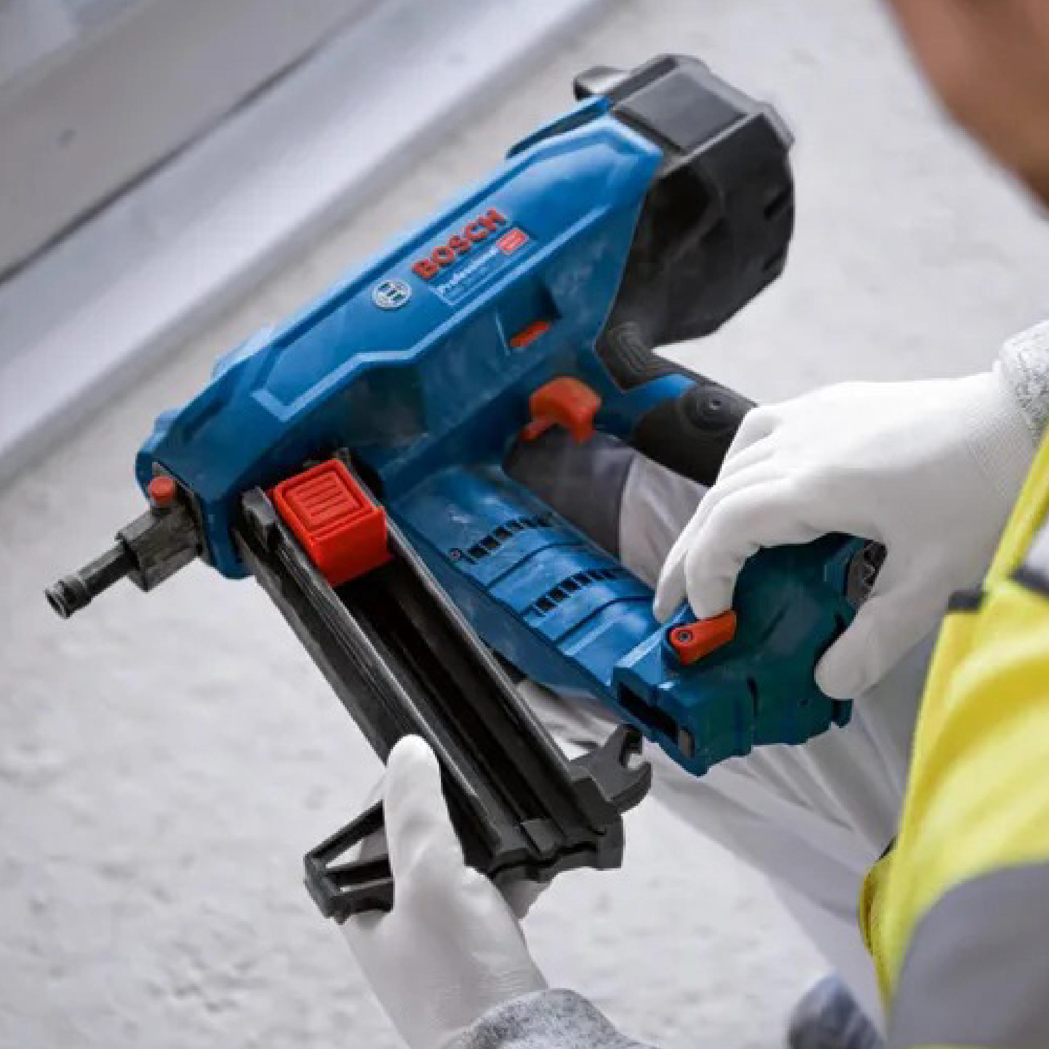 BOSCH GNB 18V-38 Cordless Concrete Nailer (Solo) - 06019L7000 - Image 5